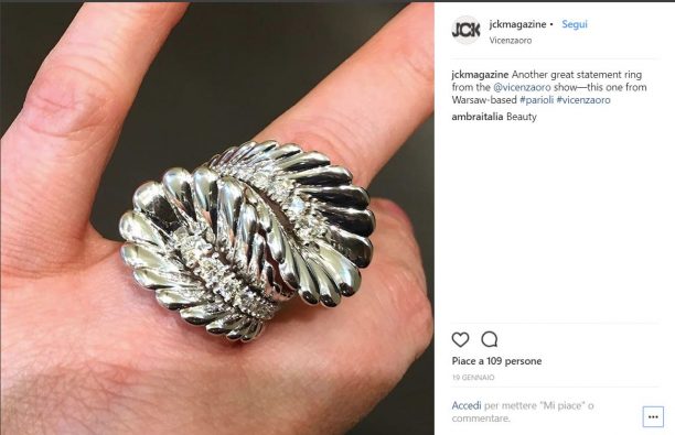 Angel pierścionek produkcji Parioli w JCK Magazine zdjęcie z targów Vicenzaoro 2018 białe złoto z diamentami